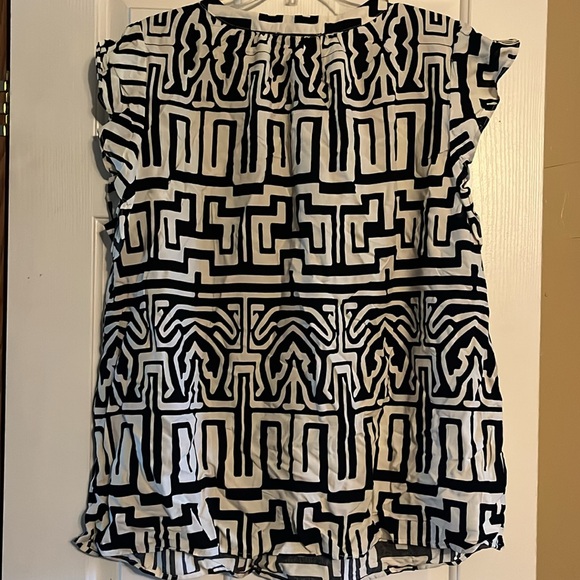 Black and White Geometric Print Top - Picture 3 of 4
